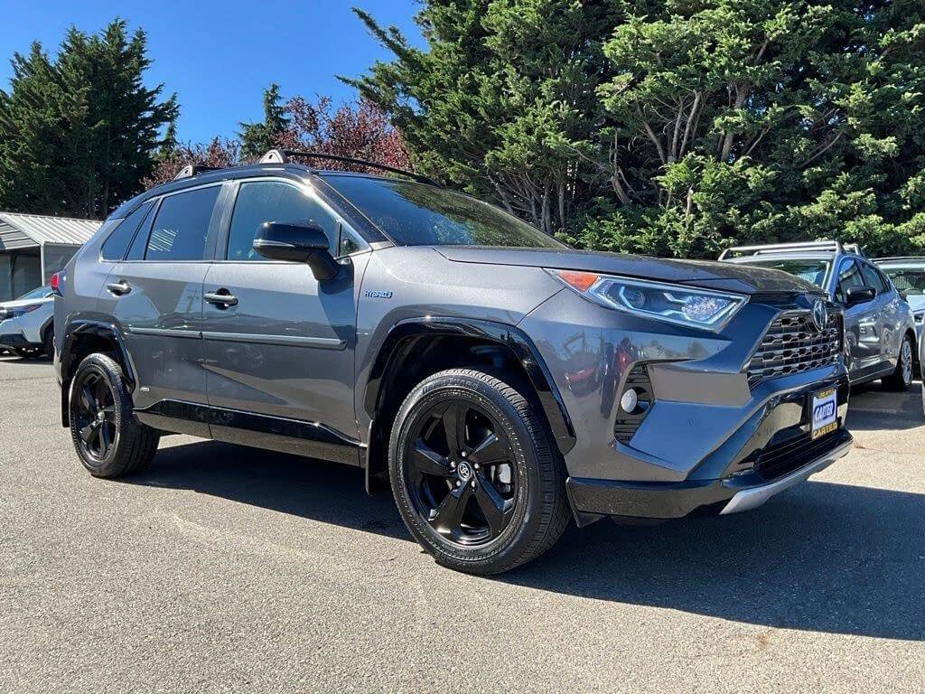 Used 2021 Toyota RAV4 XSE AWD/4WD image 2