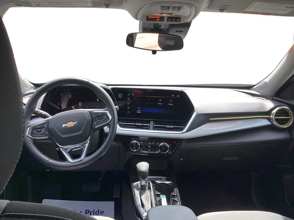 Used 2024 Chevrolet Trax LT w/ Sunroof Package FWD image 12