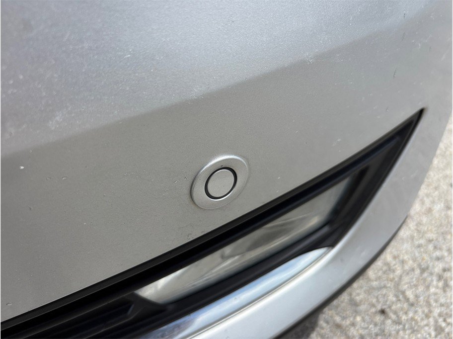 Used 2018 Ford Focus Titanium w/ Titanium Technology Package FWD image 14