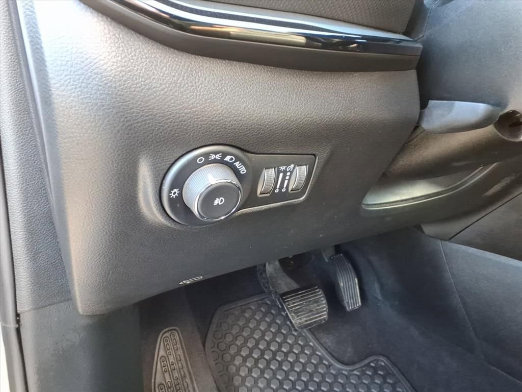 Used 2025 Jeep Compass Trailhawk w/ Trailhawk Elite Group image 18