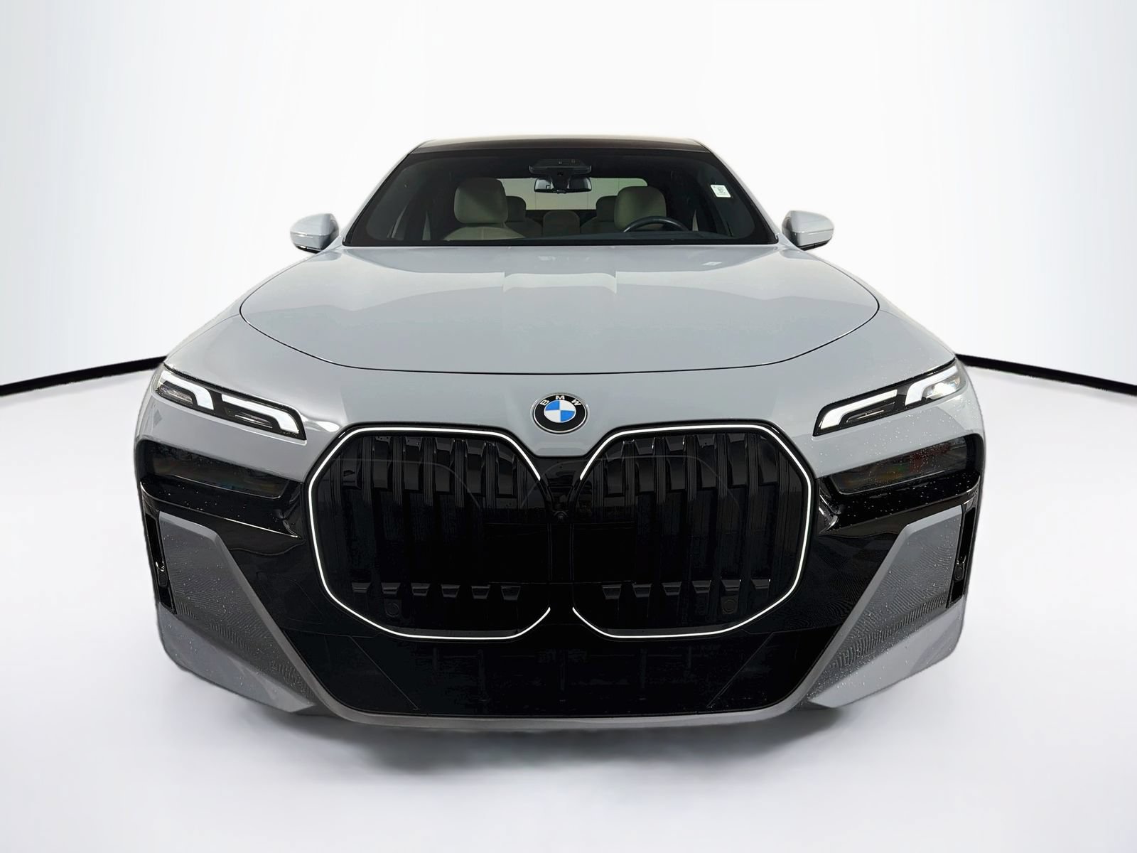 Used 2025 BMW 760i xDrive w/ Executive Package AWD/4WD image 2