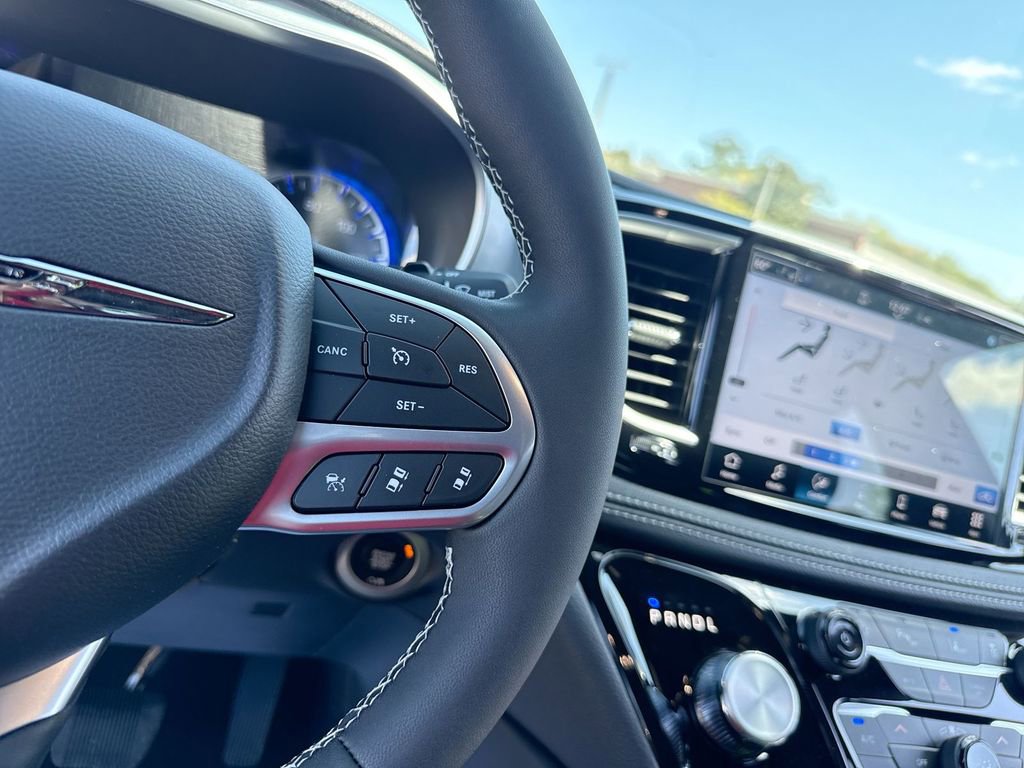 New 2026 Chrysler Pacifica Limited w/ Trailer Tow Group image 15