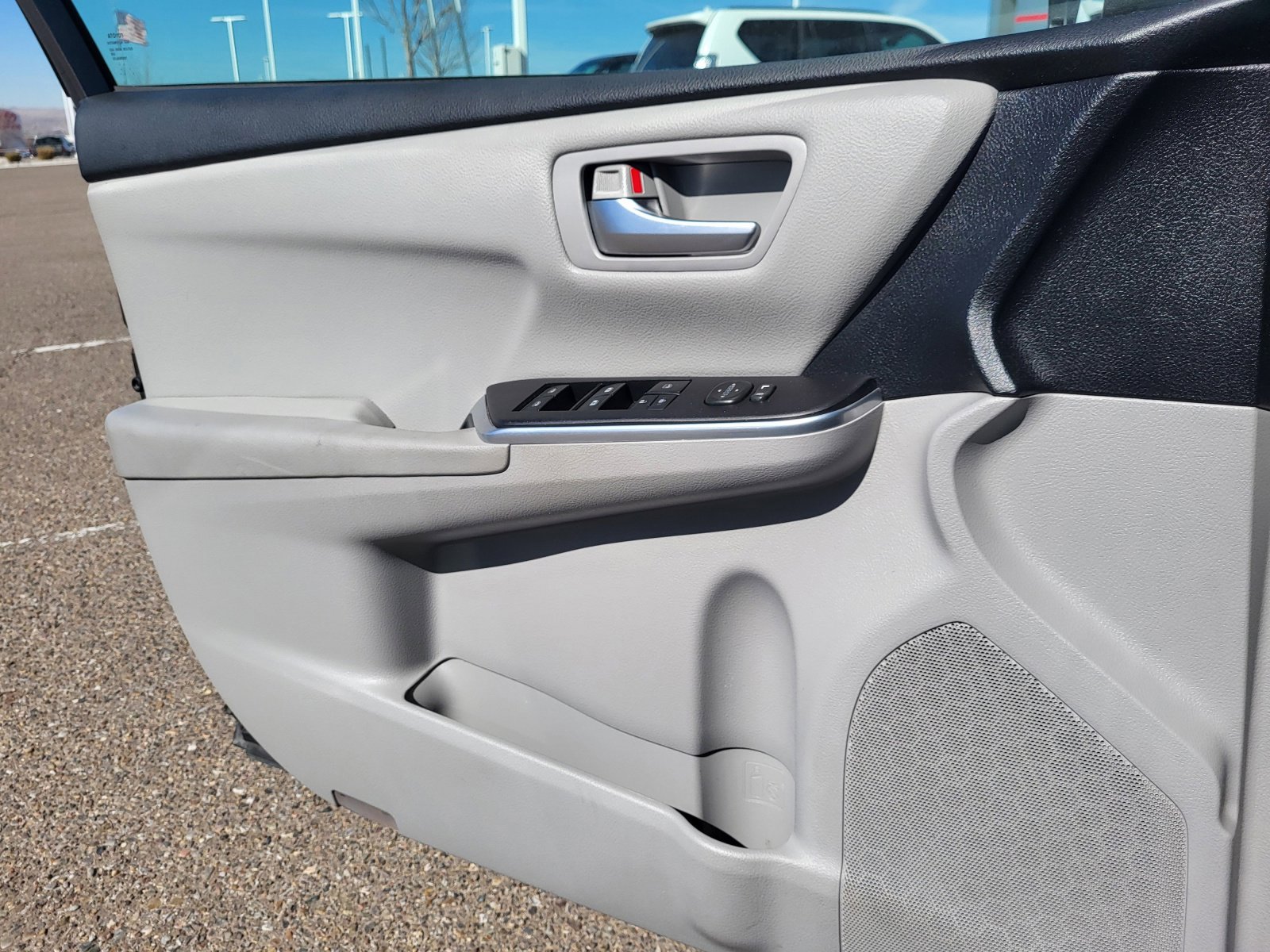 Used 2016 Toyota Camry LE image 14