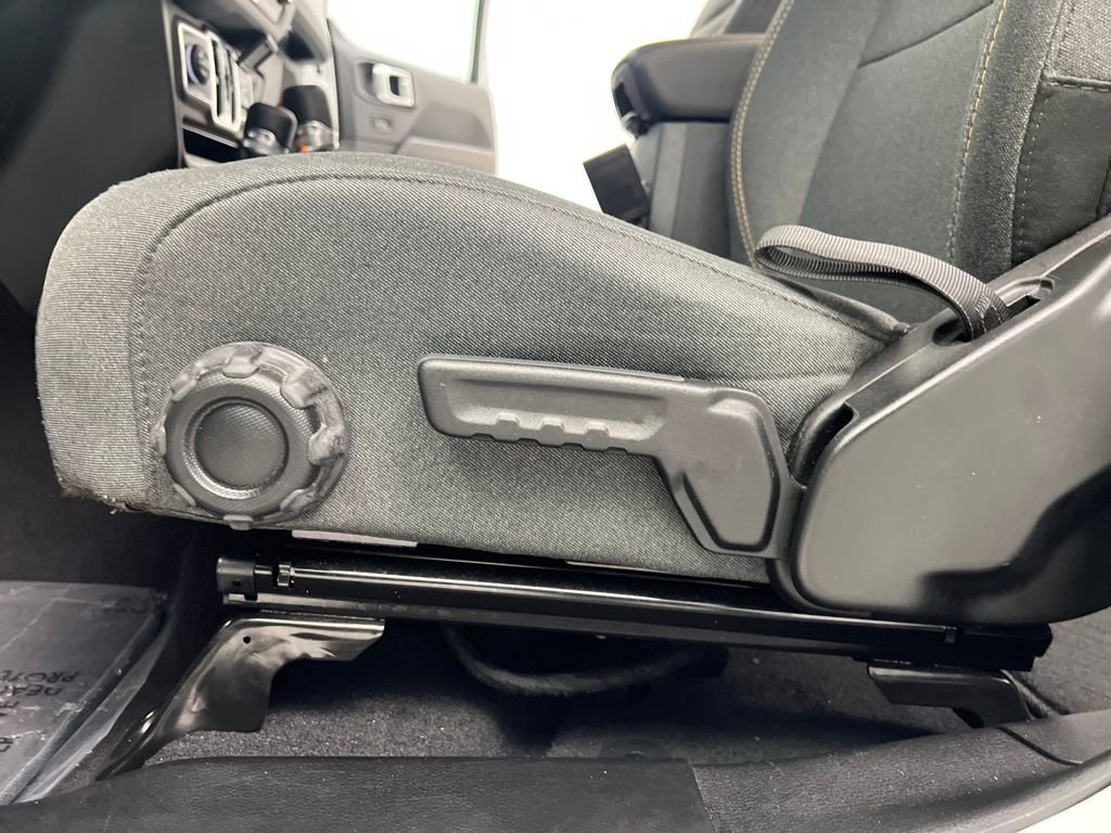 Used 2025 Jeep Wrangler Sahara 4xe image 10