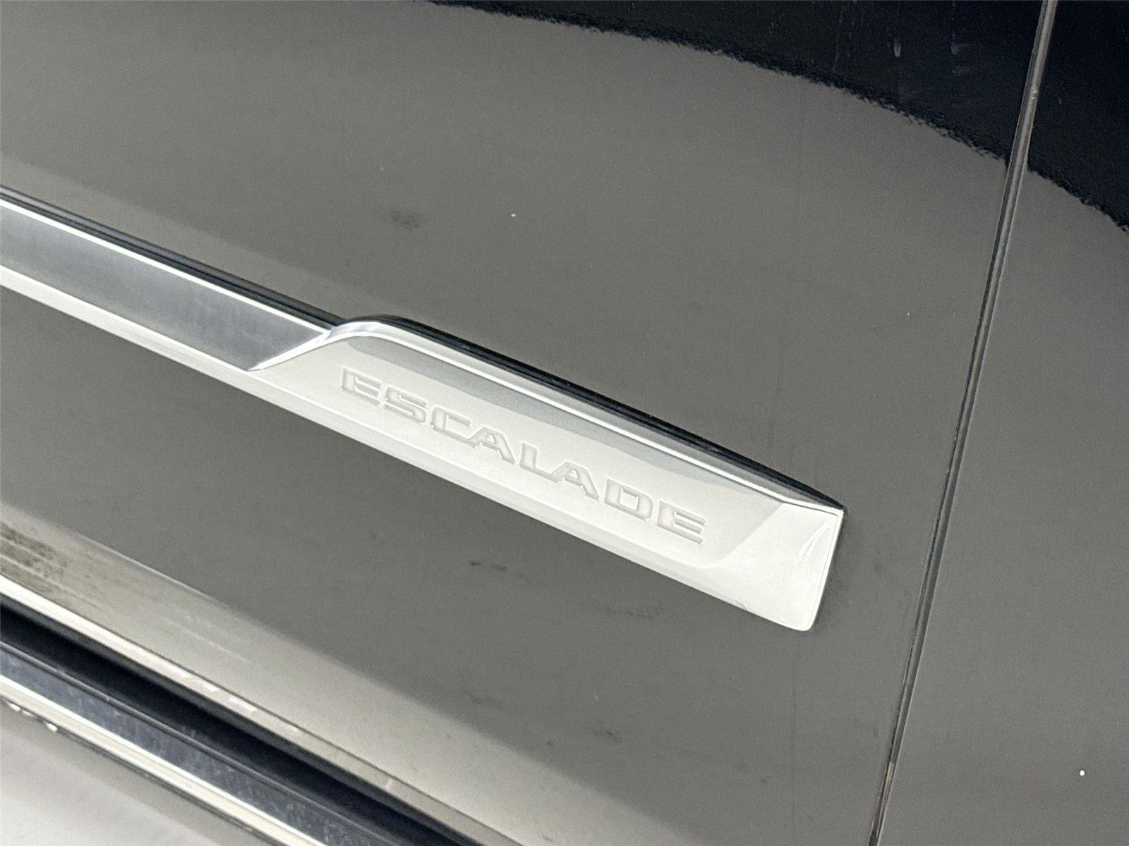 Used 2018 Cadillac Escalade Premium Luxury AWD/4WD image 35