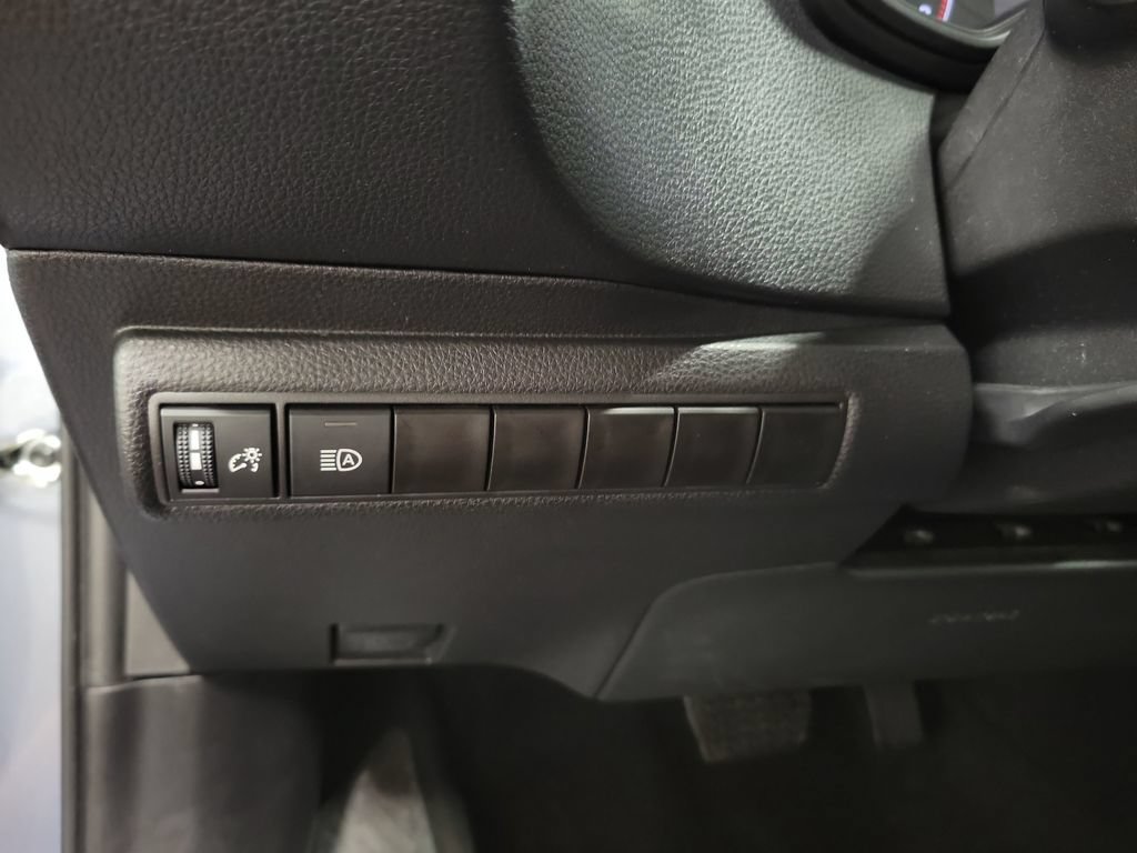 Used 2025 Toyota Corolla LE FWD image 28