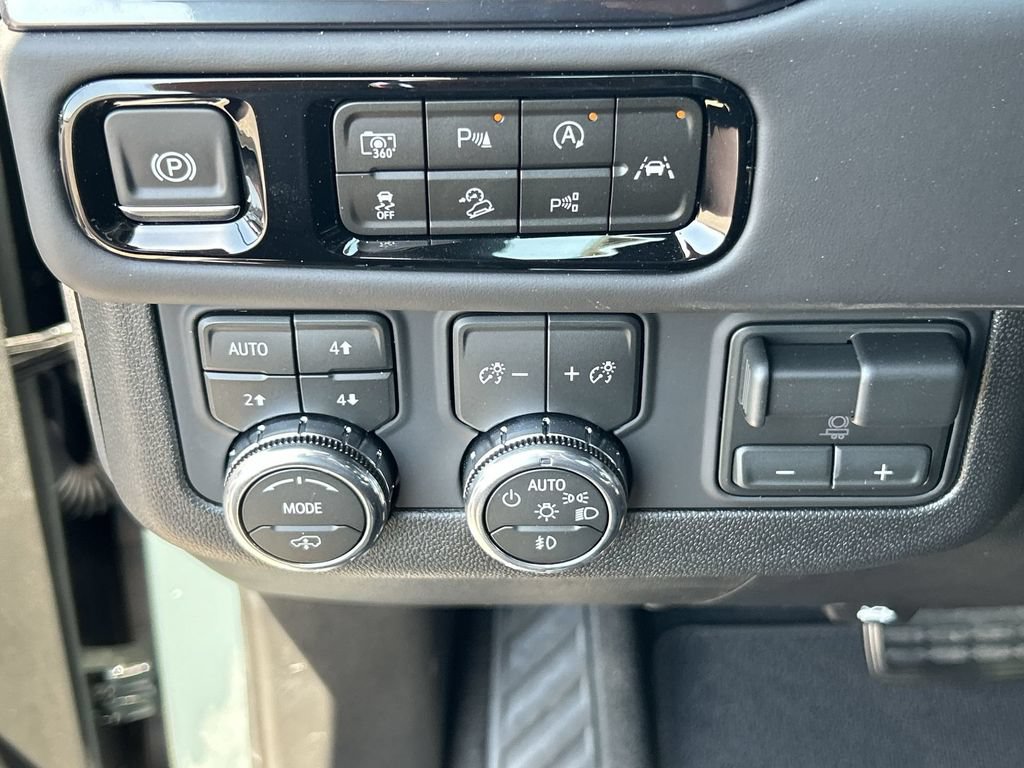 New 2026 GMC Yukon AT4 Ultimate AWD/4WD image 18
