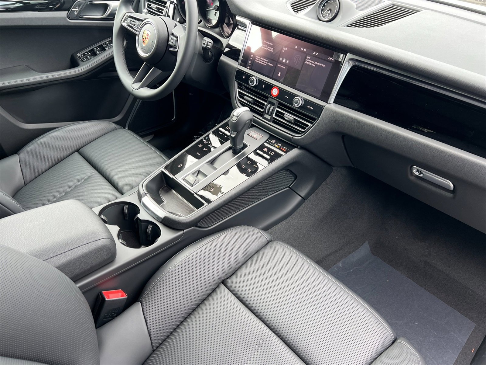 New 2025 Porsche Macan S image 18