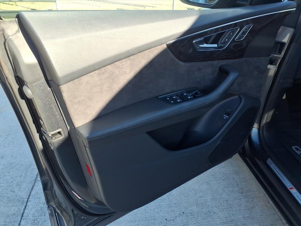 Used 2019 Audi Q8 Prestige w/ Luxury Package image 15