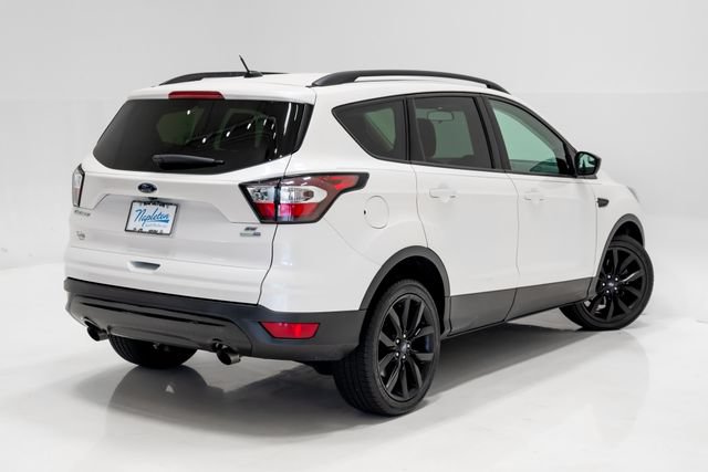 Used 2017 Ford Escape SE w/ SE Sport Appearance Package AWD/4WD image 32