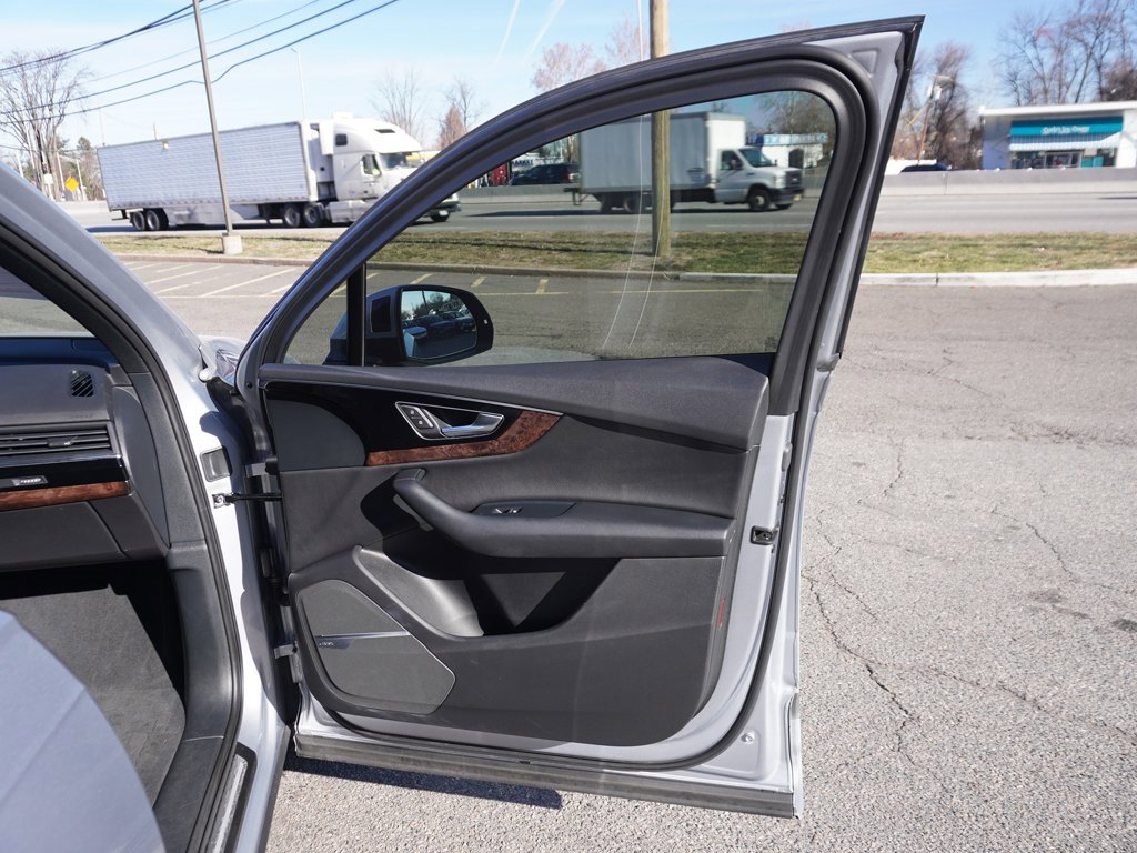 Used 2018 Audi Q7 3.0T Premium Plus w/ Premium Plus Package image 30