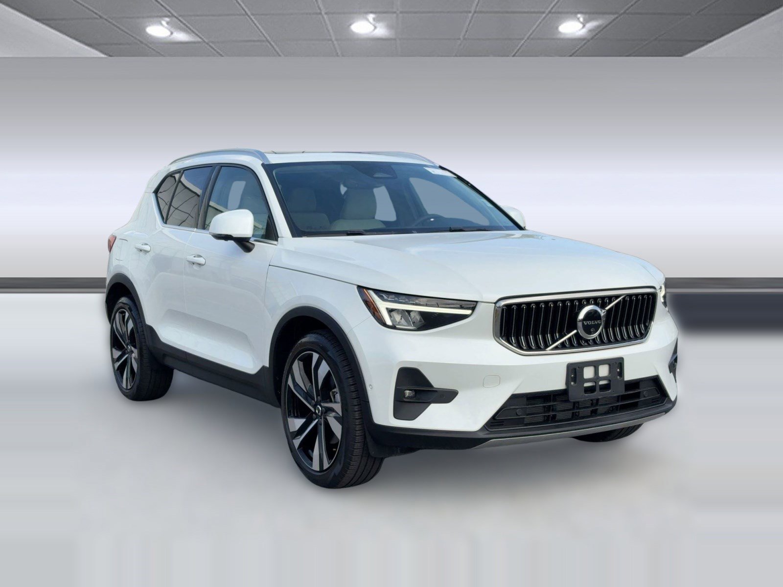 Used 2023 Volvo XC40 B5 Plus w/ Protection Package Premier image 7