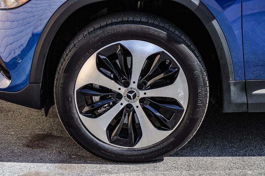 Certified 2025 Mercedes-Benz GLA 250 4MATIC image 11