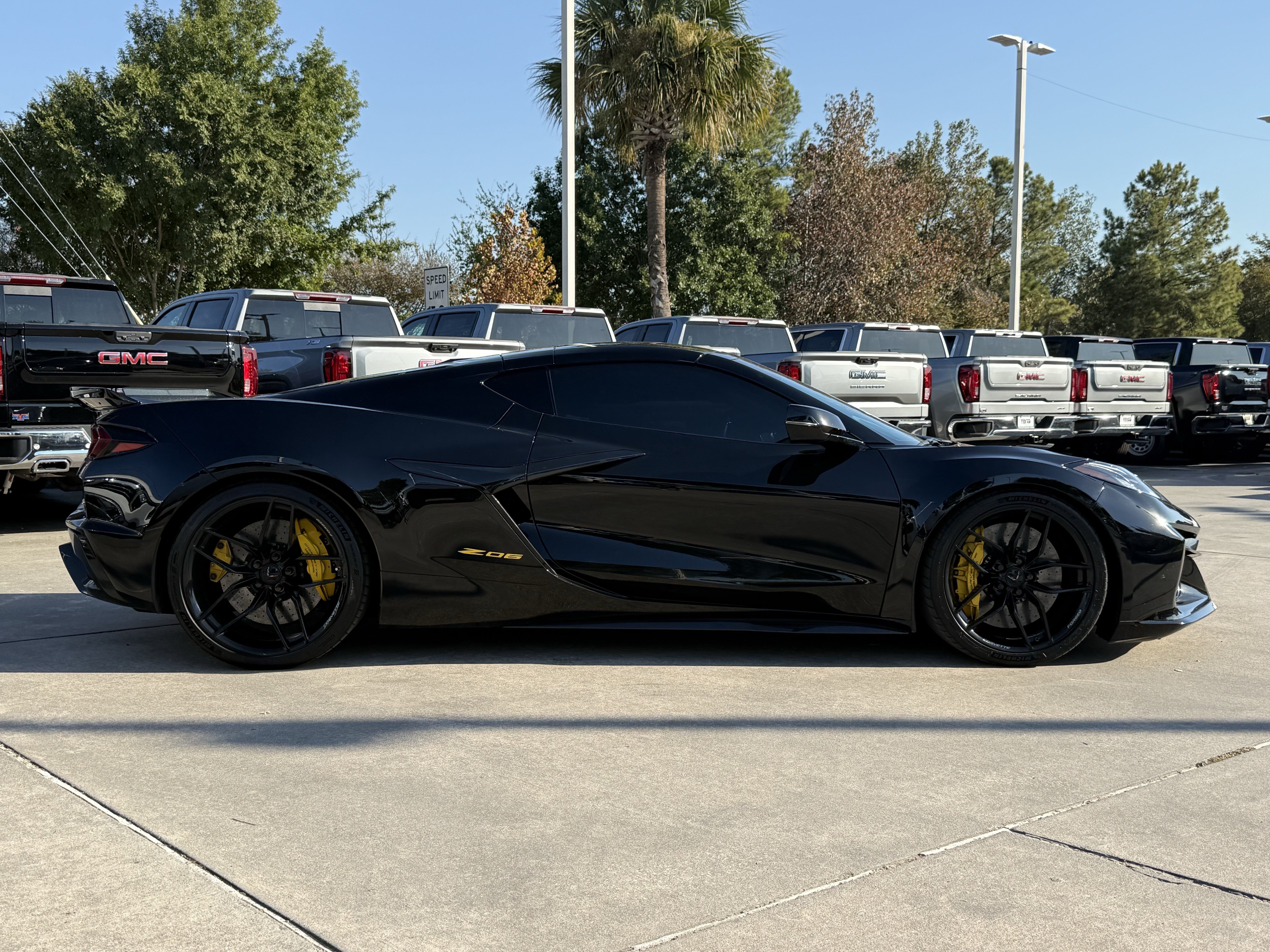 Used 2025 Chevrolet Corvette Z06 w/ Stealth Interior Trim Package RWD image 3