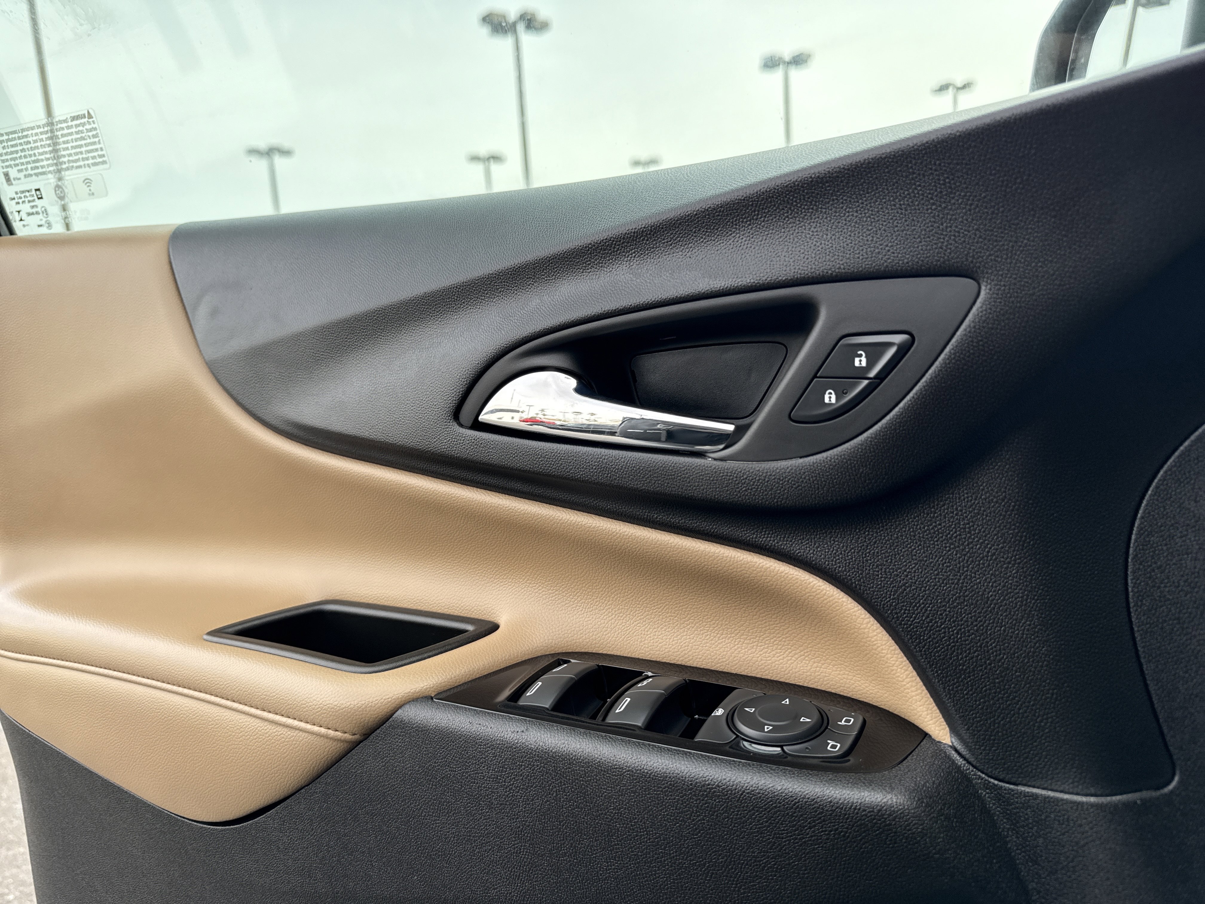 Used 2023 Chevrolet Equinox Premier image 13