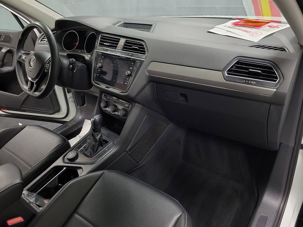 Used 2021 Volkswagen Tiguan SE w/ Panoramic Sunroof Package image 23