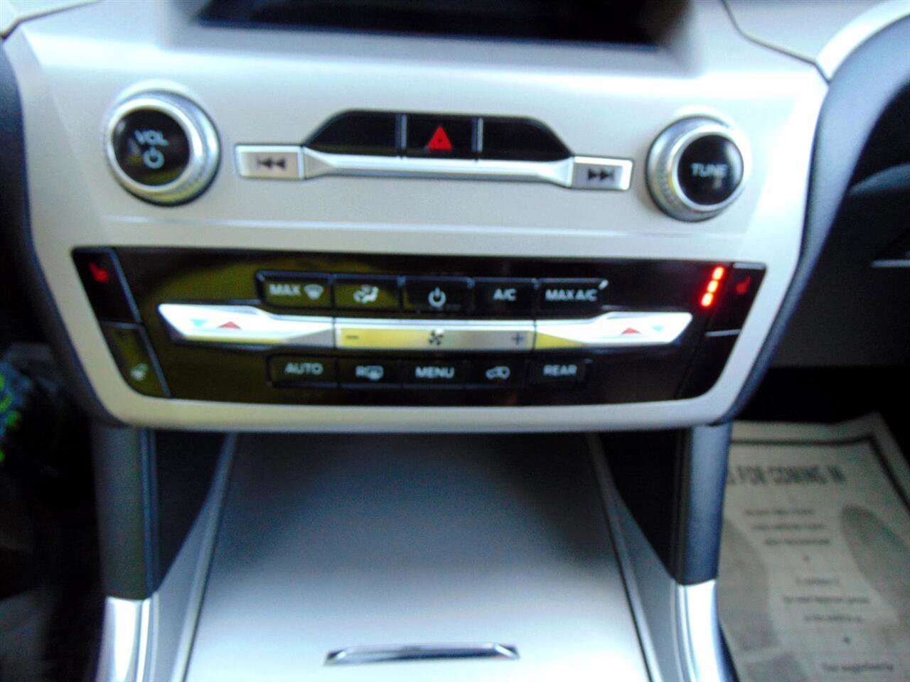 Used 2023 Ford Explorer XLT w/ Equipment Group 202A image 34