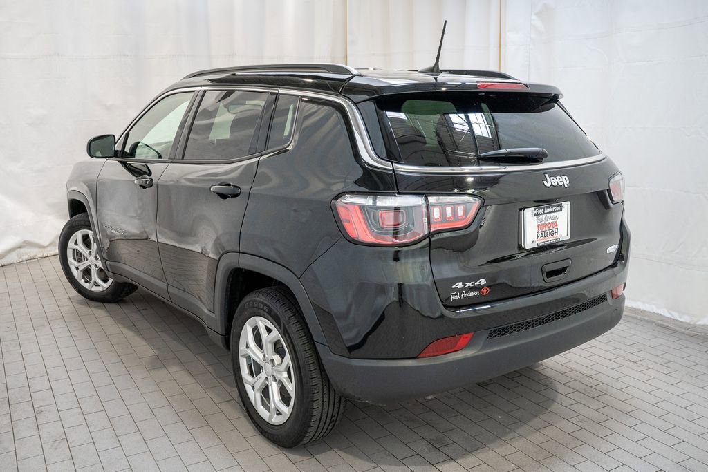 Used 2024 Jeep Compass Latitude image 3