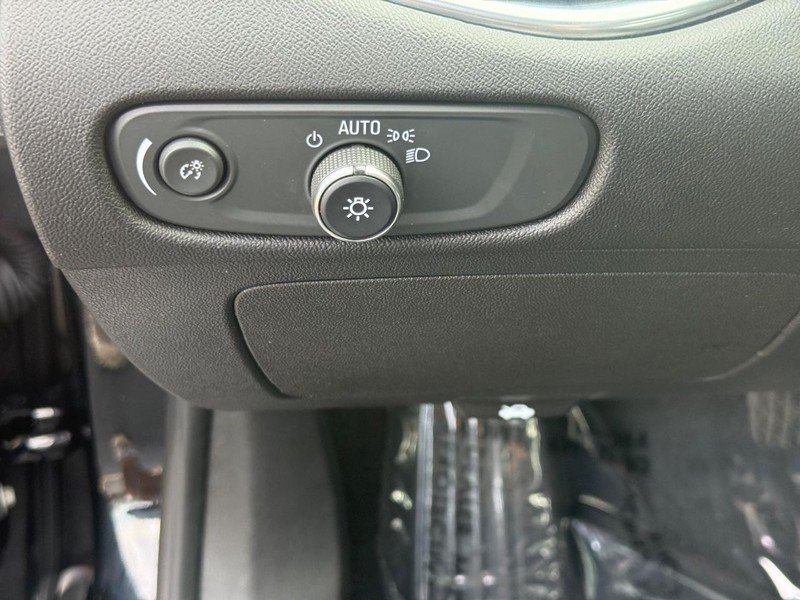 Used 2022 Chevrolet Malibu Premier FWD image 28