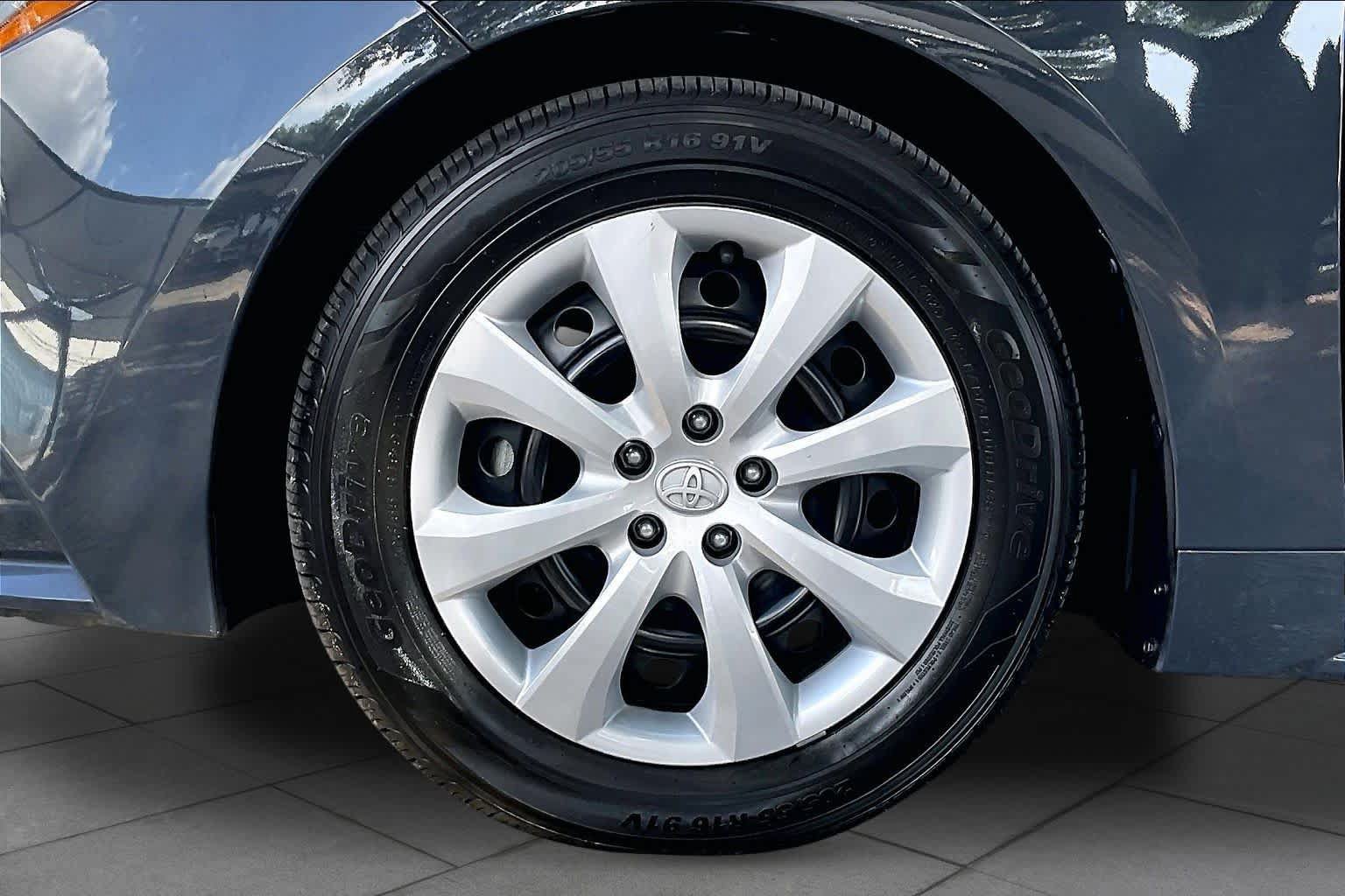 Used 2023 Toyota Corolla LE FWD image 11