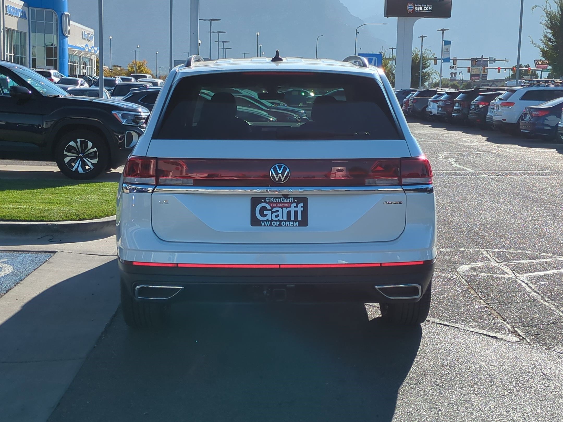 New 2026 Volkswagen Atlas SE image 7