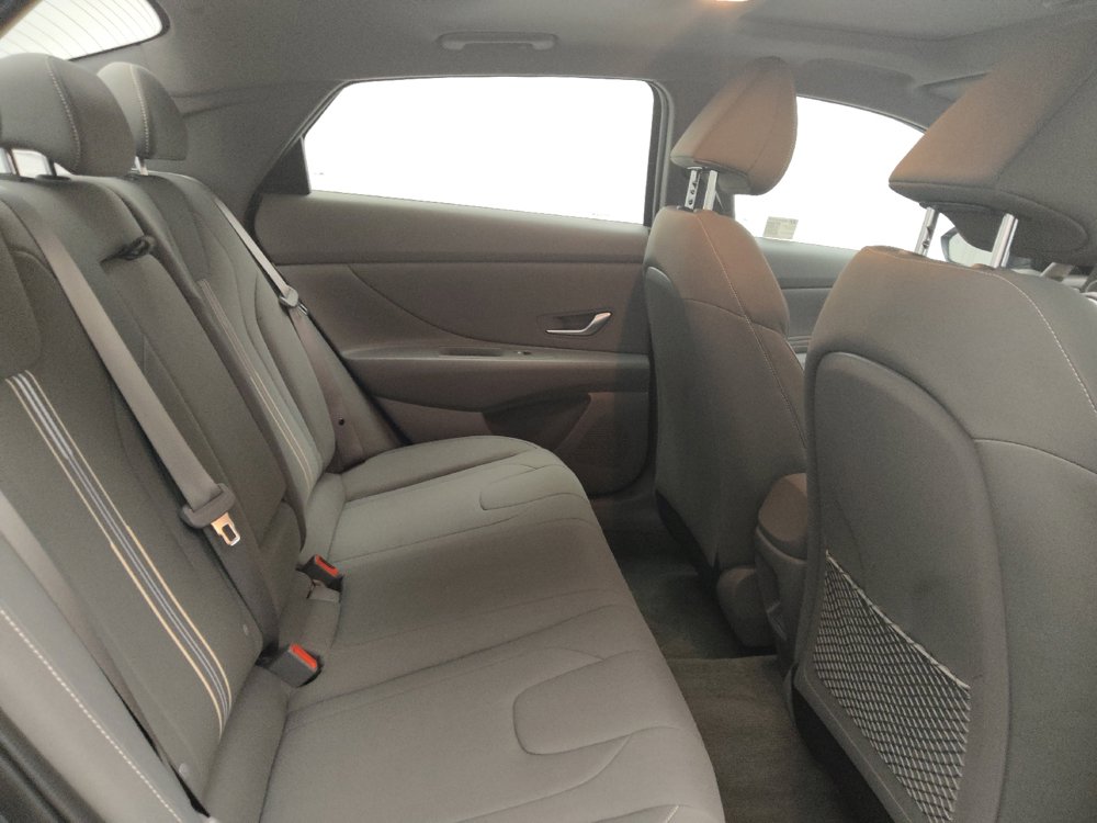 Used 2025 Hyundai Elantra SEL FWD image 19