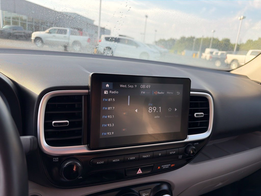 Used 2025 Hyundai Venue SEL FWD image 33