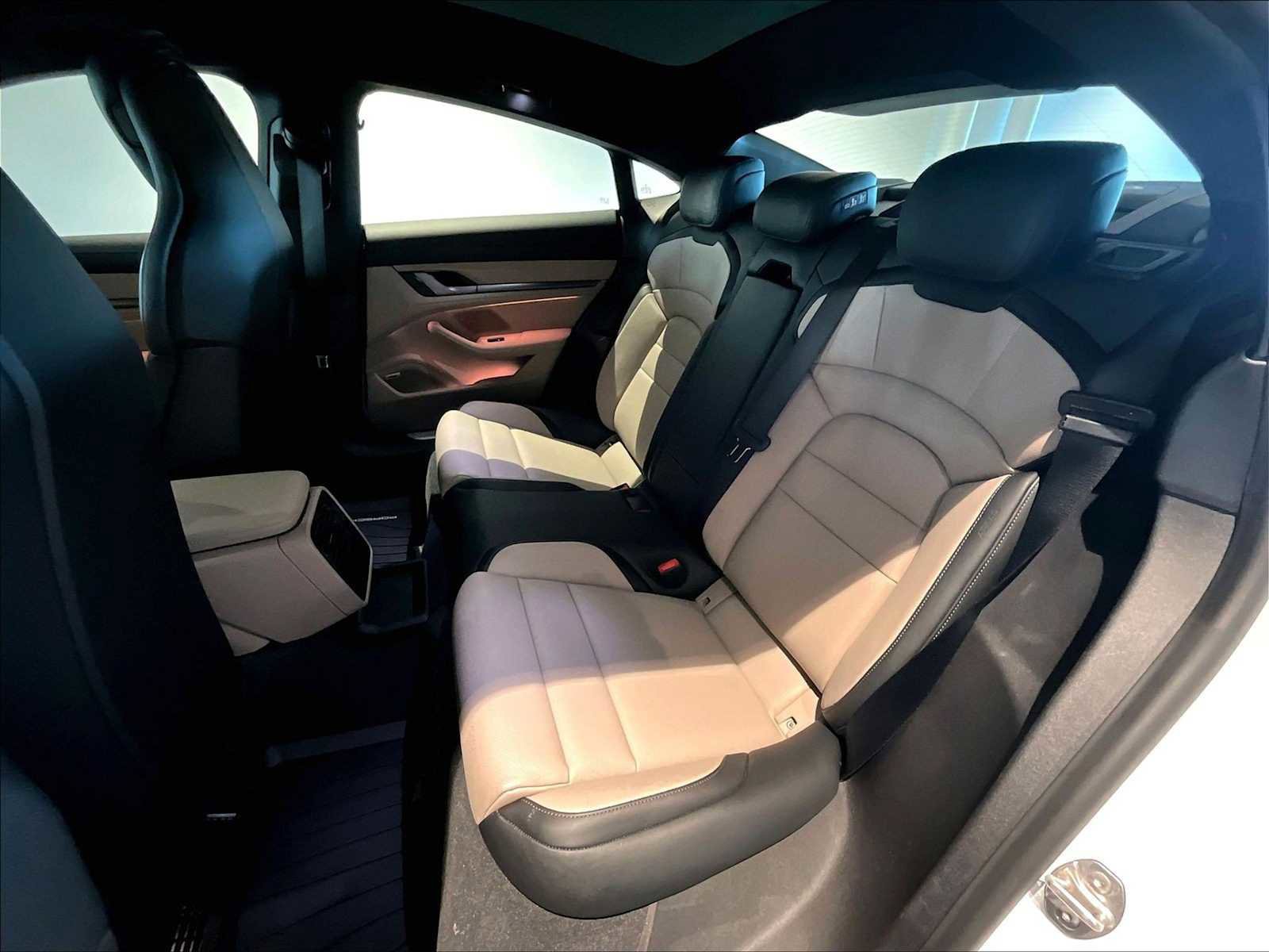 Used 2025 Porsche Taycan image 31