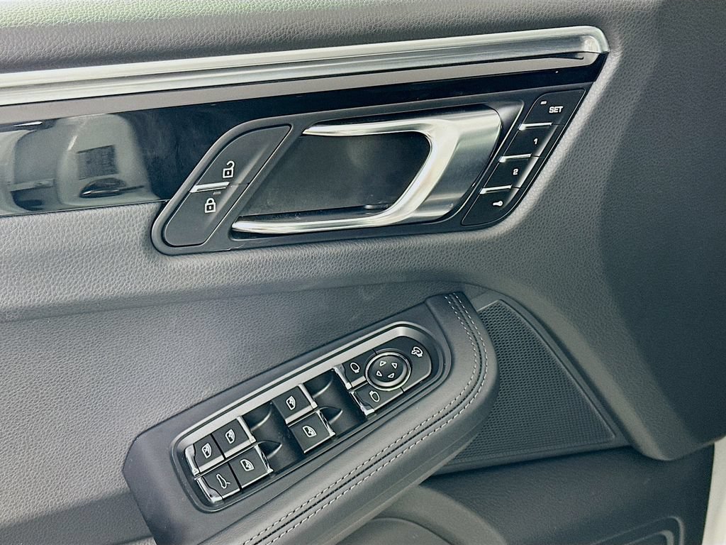 New 2025 Porsche Macan AWD/4WD image 20