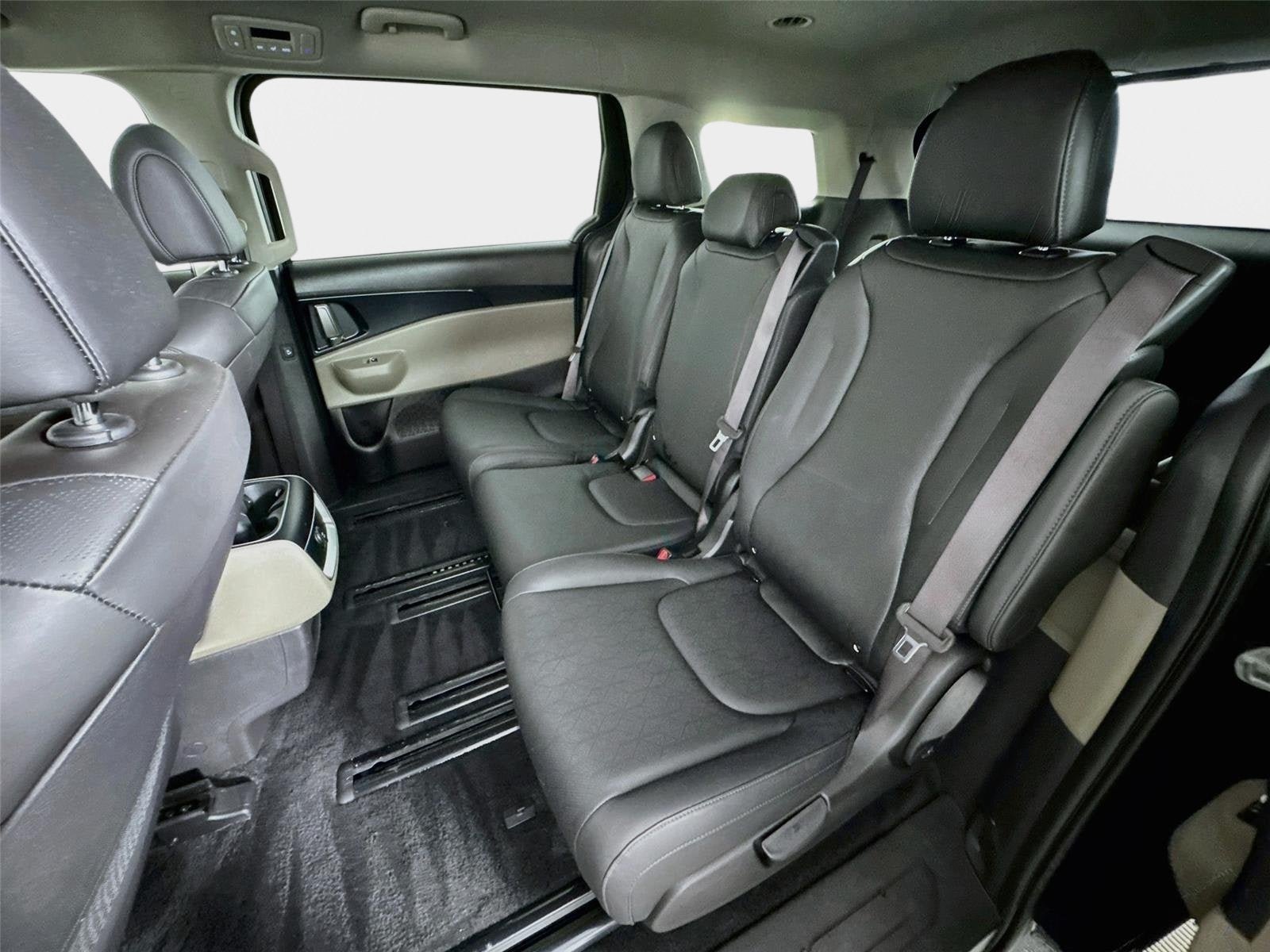 Certified 2025 Kia Carnival FWD image 22