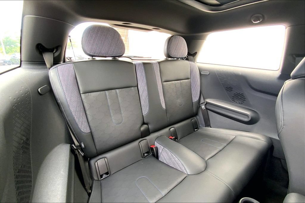 Used 2026 MINI Cooper 2-Door Hardtop FWD image 27