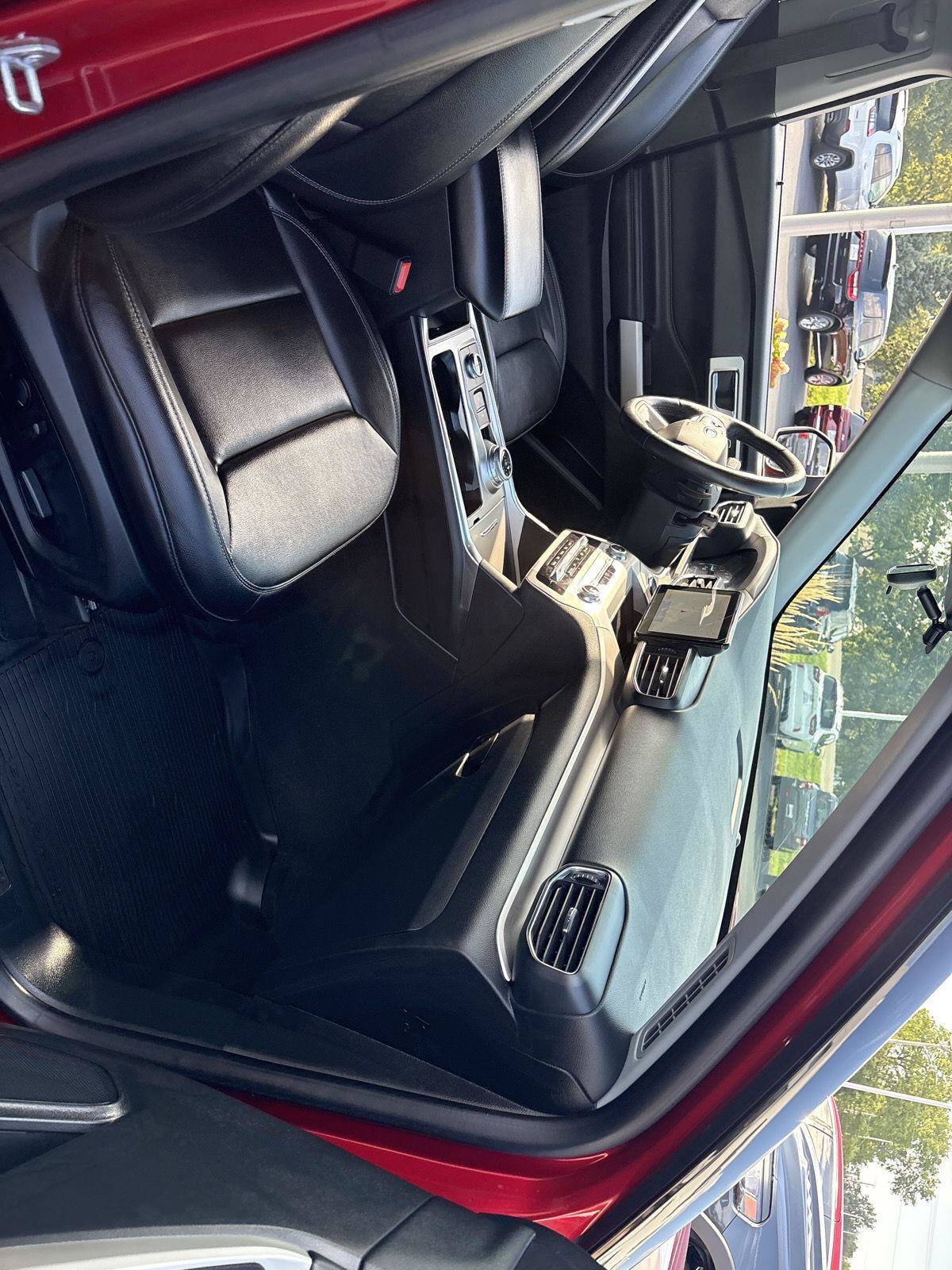 Used 2020 Ford Explorer XLT w/ Equipment Group 202A AWD/4WD image 25