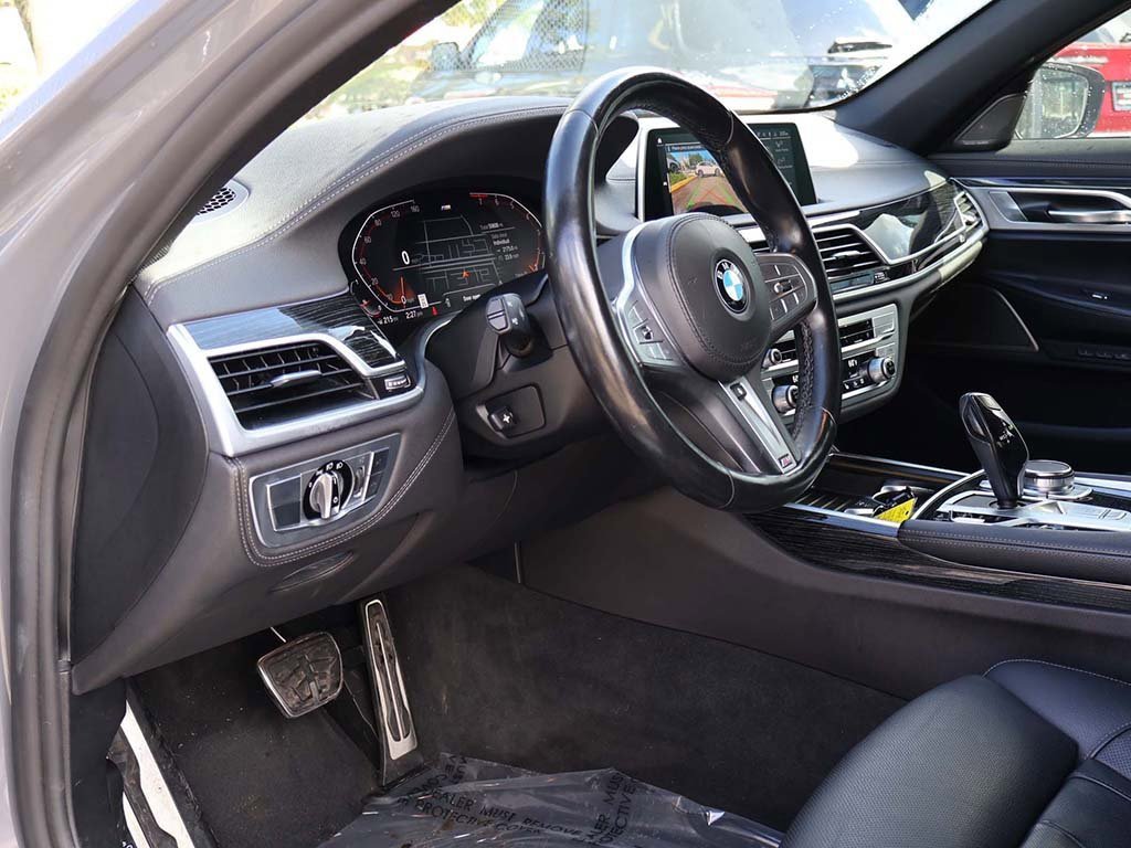 Used 2022 BMW 740i w/ M Sport Package image 29