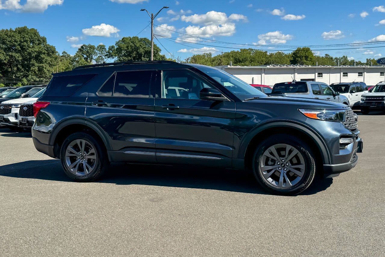 Used 2023 Ford Explorer XLT w/ Equipment Group 202A AWD/4WD image 2