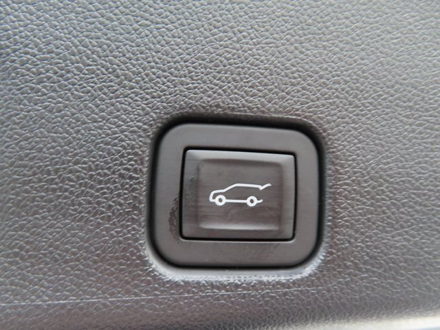 Used 2025 Chevrolet Traverse LT AWD/4WD image 34