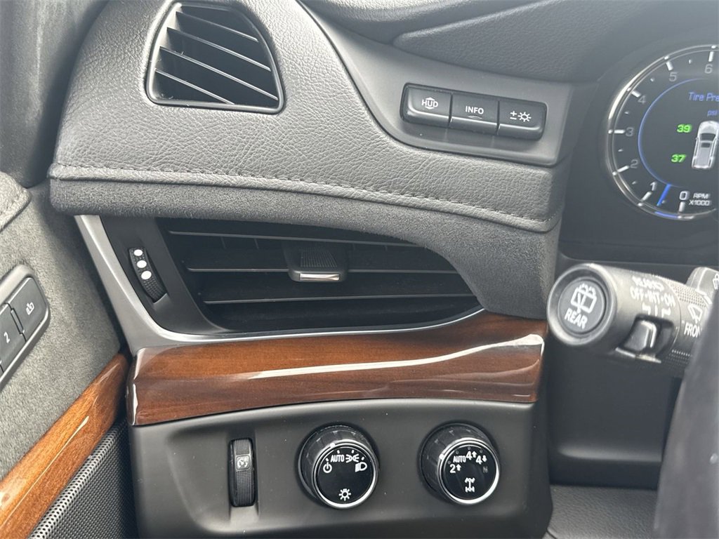 Certified 2020 Cadillac Escalade Luxury w/ Escalade Sport Edition image 17