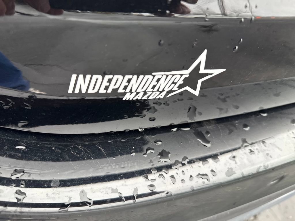 Used 2025 Mercedes-Benz GLC 300 4MATIC image 32