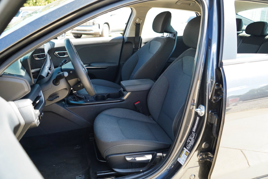 Used 2025 Kia K4 FWD image 7
