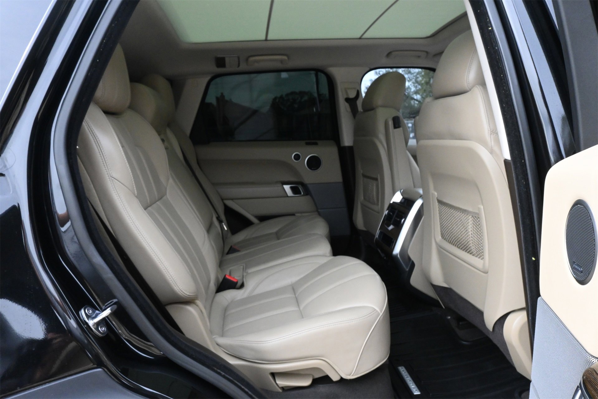 Used 2017 Land Rover Range Rover Sport HSE image 24