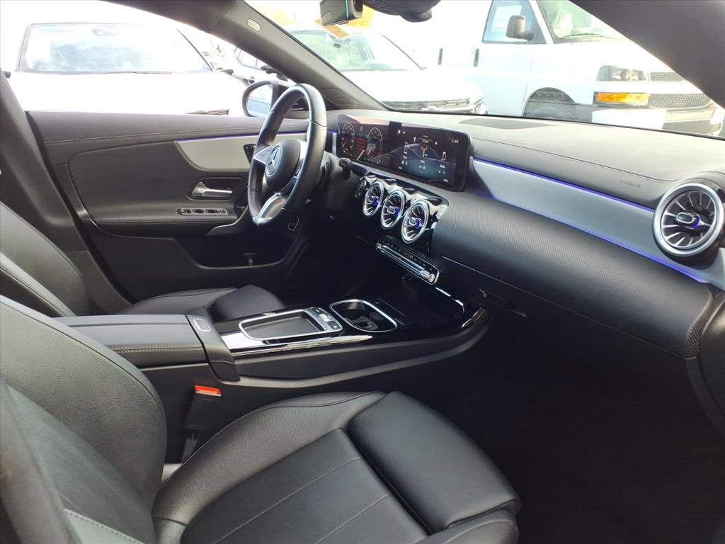 Used 2025 Mercedes-Benz CLA 250 image 21