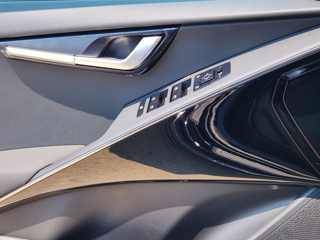New 2026 Kia Niro EX FWD image 6