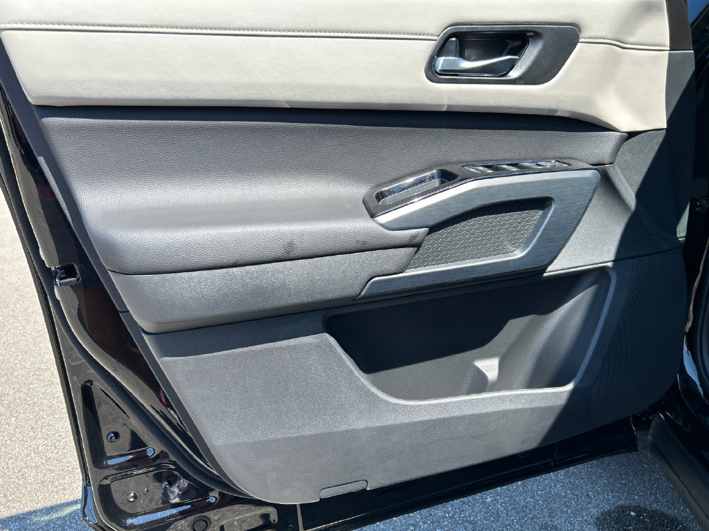 New 2026 Nissan Pathfinder SL w/ SL Premium Package FWD image 16