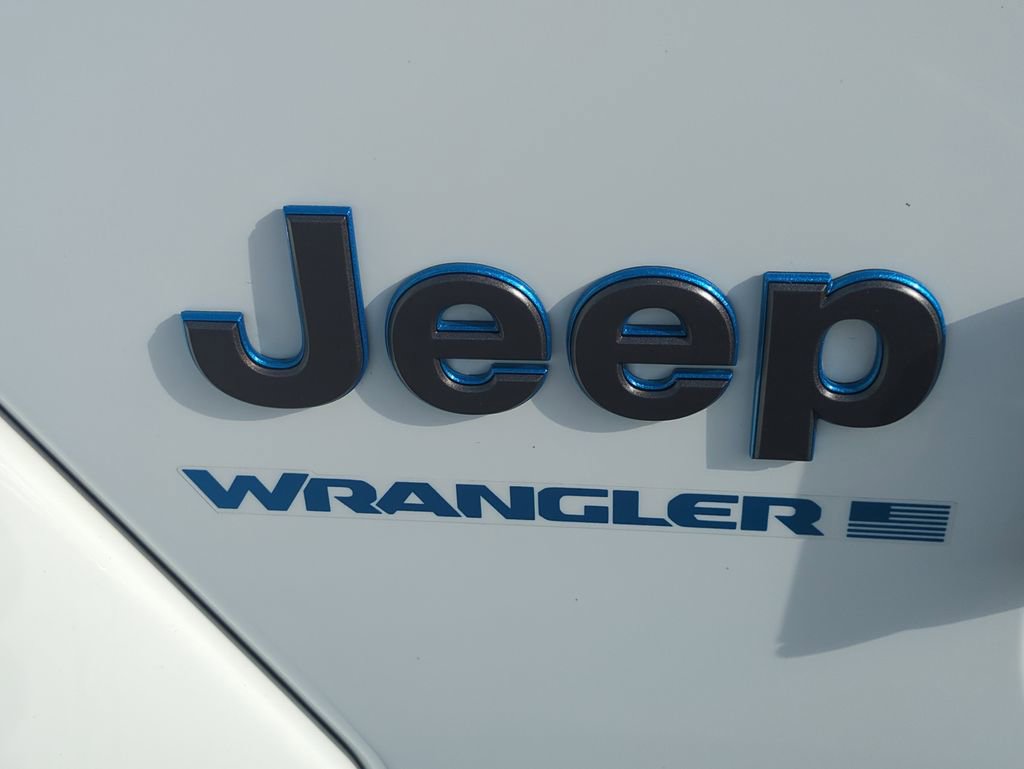 Used 2025 Jeep Wrangler Sahara 4xe image 16