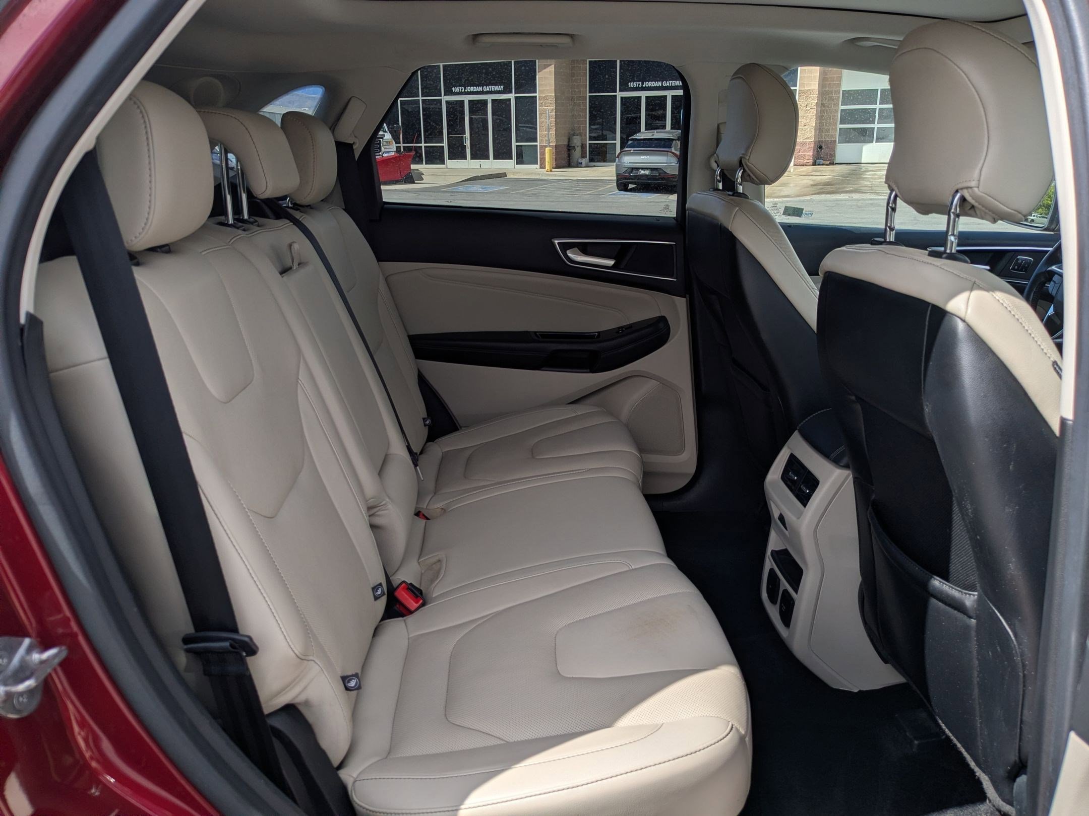 Used 2016 Ford Edge Titanium w/ Equipment Group 301A AWD/4WD image 27