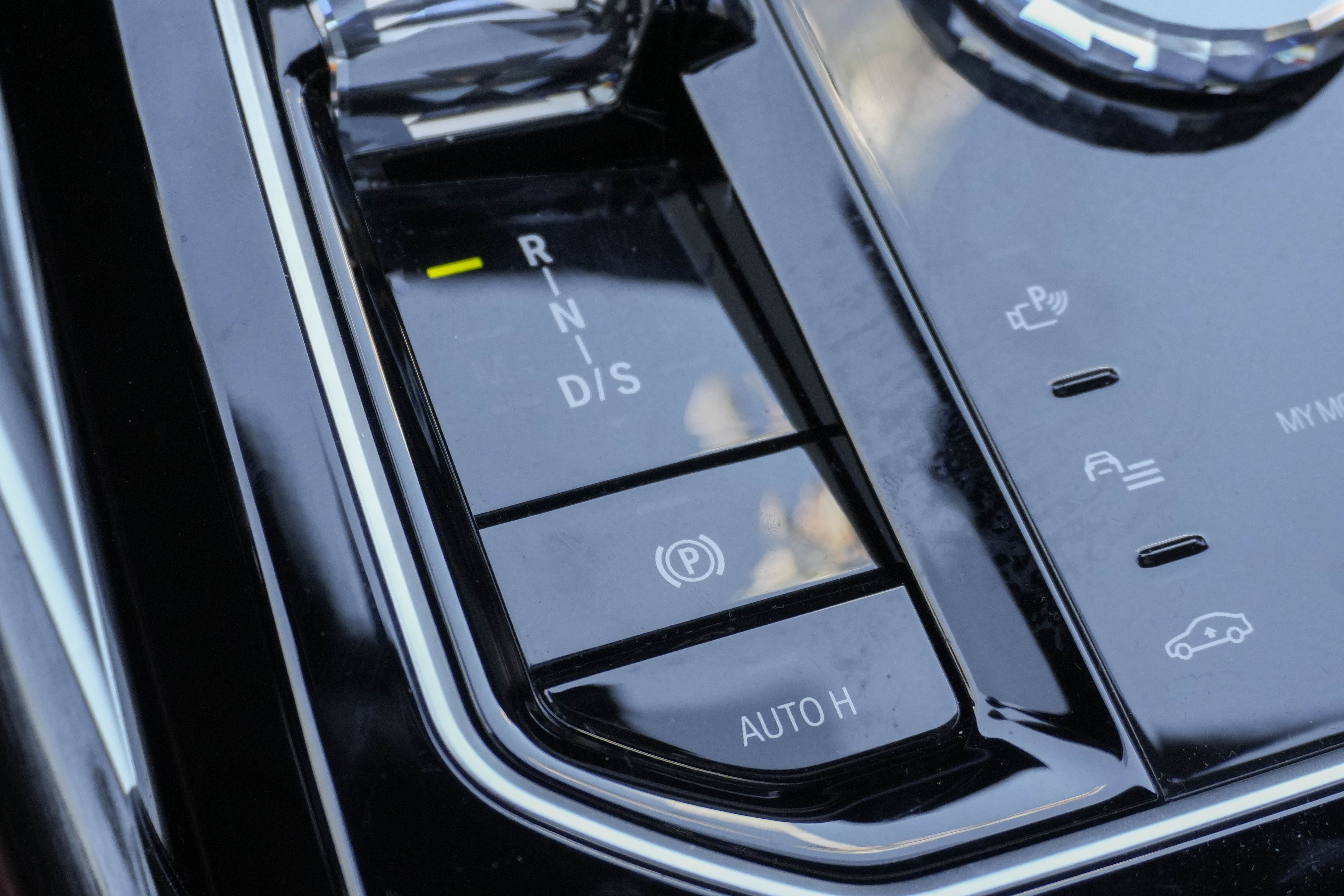 Certified 2023 BMW 760i xDrive w/ Executive Package image 30