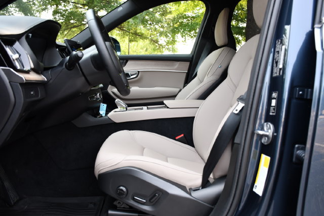 New 2026 Volvo XC90 B6 Plus w/ Protection Package Premier AWD/4WD image 13