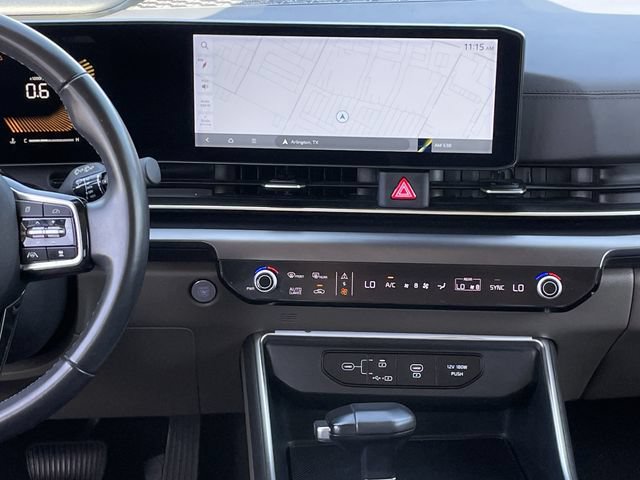 Used 2025 Kia Carnival FWD image 15