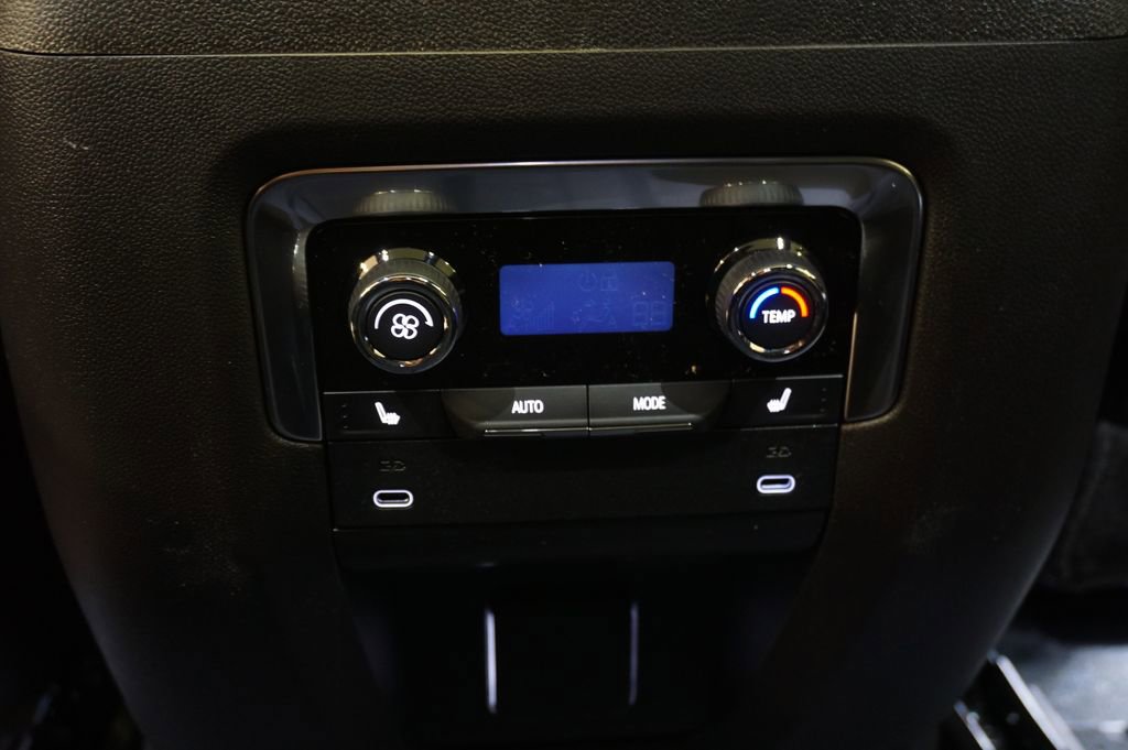 New 2026 Chevrolet Suburban High Country image 28