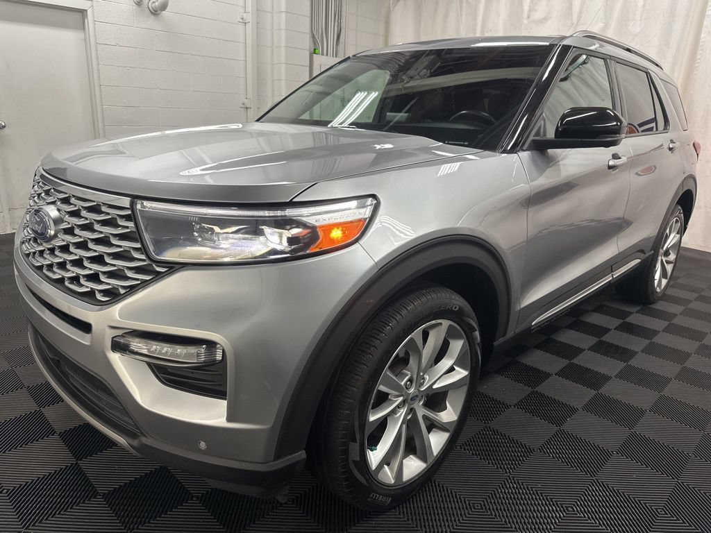 Used 2022 Ford Explorer Platinum w/ Equipment Group 601A AWD/4WD image 3