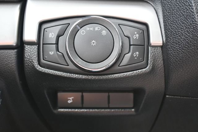 Used 2017 Ford Explorer XLT w/ Equipment Group 202A AWD/4WD image 40